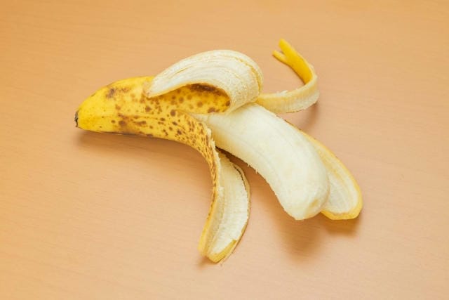 バナナの中が赤いのは食べられる？安全性や原因&食べた場合の対処法