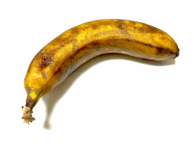 バナナが柔らかすぎる場合はどうする？腐敗の判別と食べ方の工夫